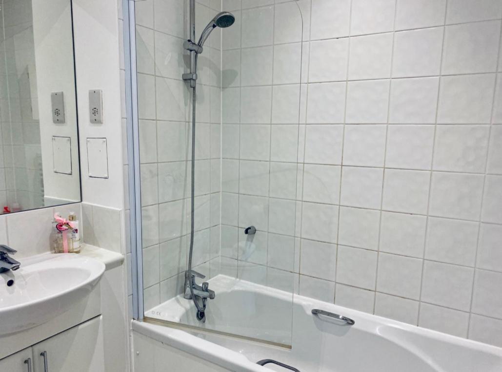 Apartament Cloud9Sa At The Charles Chertsey Zewnętrze zdjęcie